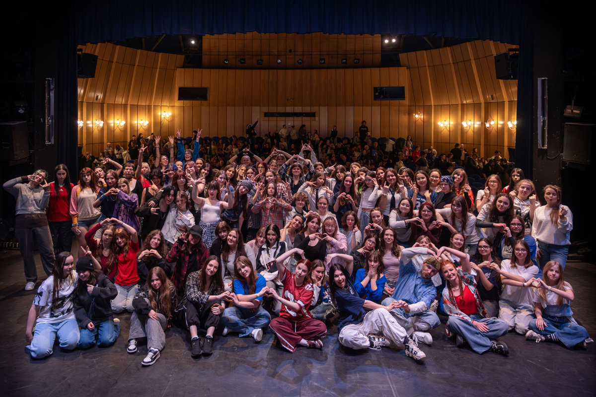 A Hungarian K-pop Dance School közösségének csoportképe